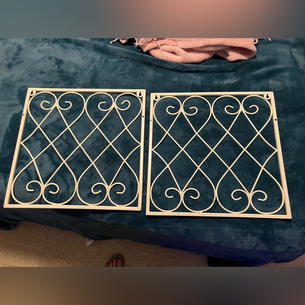 2 metal farmhouse decor signs, asking $20 OBO